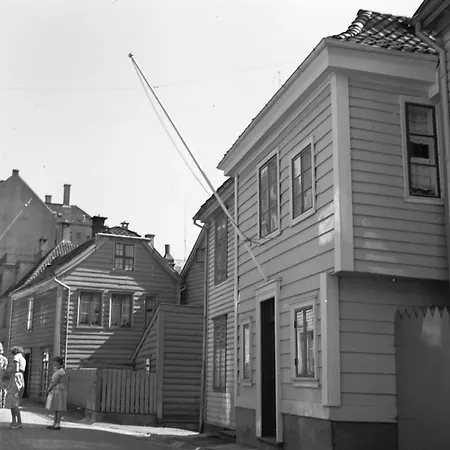 בית נופש Dinbnb Homes I The 1880 Authentic Dream I 500m From Bryggen ברגן