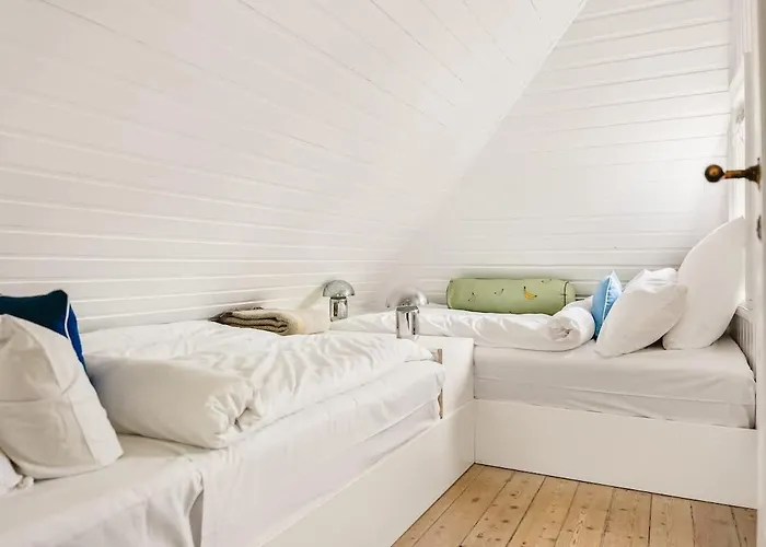 Dom wakacyjny Dinbnb Homes I The 1880 Authentic Dream I 500m From Bryggen *